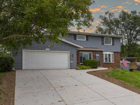 Photo of 2604 E 34th Street Court, Davenport, IA 52807 (MLS # 12752145)