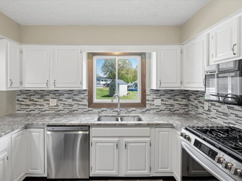 Tiny photo for 2604 E 34th Street Court, Davenport, IA 52807 (MLS # 12752145)
