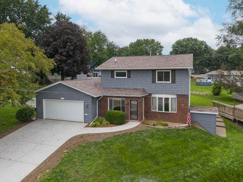 Tiny photo for 2604 E 34th Street Court, Davenport, IA 52807 (MLS # 12752145)
