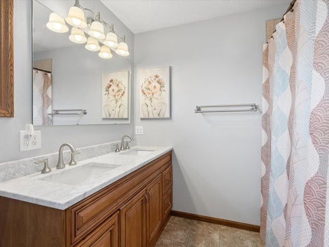 Tiny photo for 2604 E 34th Street Court, Davenport, IA 52807 (MLS # 12752145)