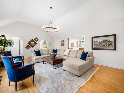 Tiny photo for 317 E Walnut Street, Hinsdale, IL 60521 (MLS # 12466398)
