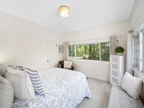 Tiny photo for 317 E Walnut Street, Hinsdale, IL 60521 (MLS # 12466398)