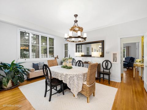 Tiny photo for 317 E Walnut Street, Hinsdale, IL 60521 (MLS # 12466398)