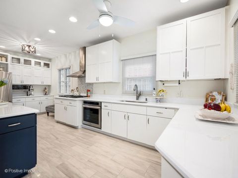 Tiny photo for 317 E Walnut Street, Hinsdale, IL 60521 (MLS # 12466398)