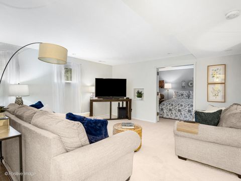 Tiny photo for 317 E Walnut Street, Hinsdale, IL 60521 (MLS # 12466398)
