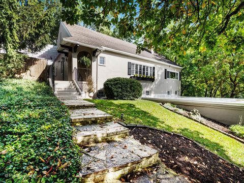 Tiny photo for 317 E Walnut Street, Hinsdale, IL 60521 (MLS # 12466398)