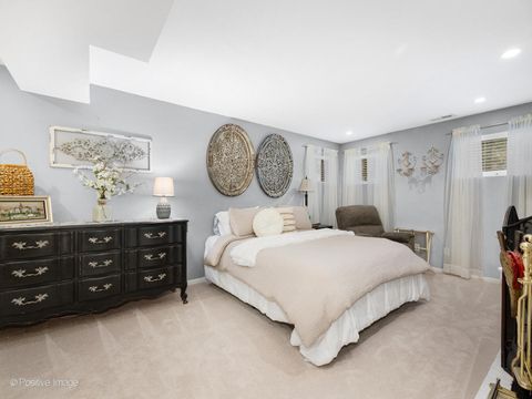 Tiny photo for 317 E Walnut Street, Hinsdale, IL 60521 (MLS # 12466398)