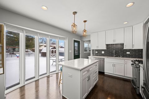 Tiny photo for 1919 N Pinetree Drive, Arlington Heights, IL 60004 (MLS # 12598962)