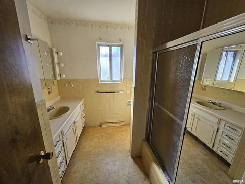 Tiny photo for 1604 SALEM Road, Mt Vernon, IL 62864 (MLS # EB460499)