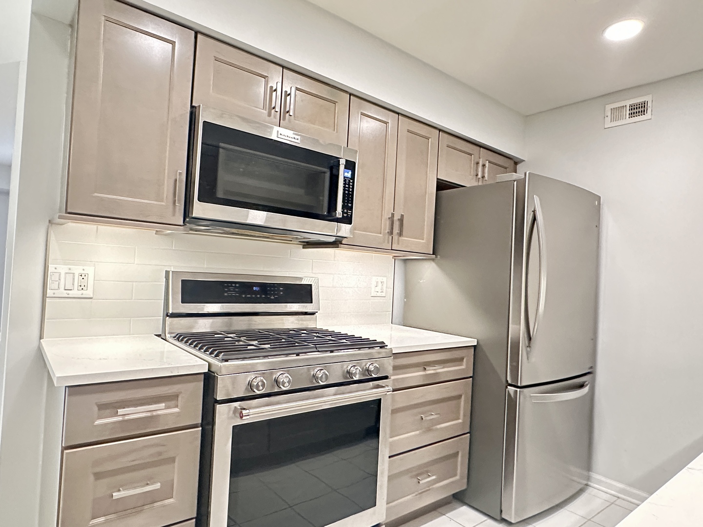 1603 N Windsor Drive 102