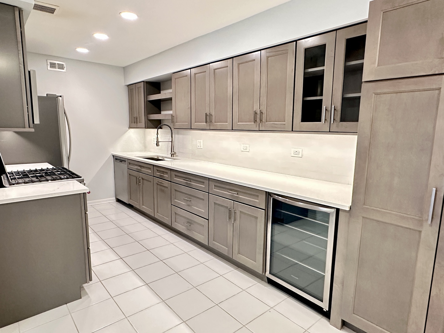 1603 N Windsor Drive 102