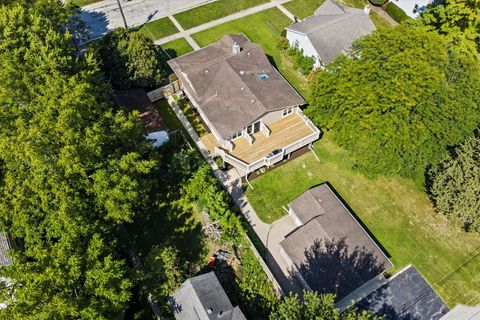 Tiny photo for 330 3rd Street, Libertyville, IL 60048 (MLS # 12376644)