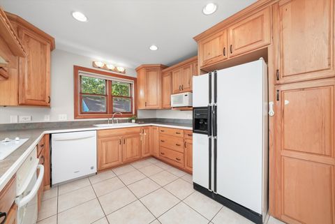 Tiny photo for 330 3rd Street, Libertyville, IL 60048 (MLS # 12376644)