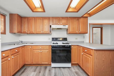 Tiny photo for 330 3rd Street, Libertyville, IL 60048 (MLS # 12376644)