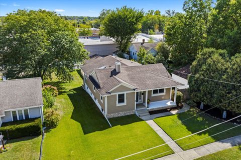 Tiny photo for 330 3rd Street, Libertyville, IL 60048 (MLS # 12376644)