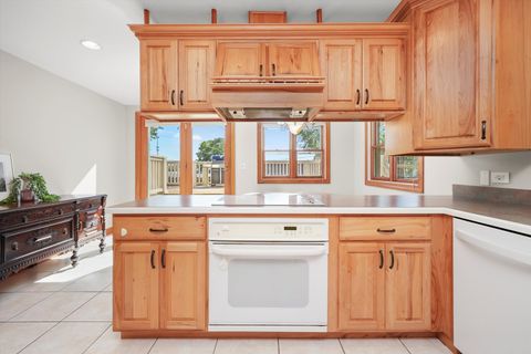 Tiny photo for 330 3rd Street, Libertyville, IL 60048 (MLS # 12376644)