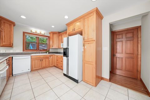 Tiny photo for 330 3rd Street, Libertyville, IL 60048 (MLS # 12376644)