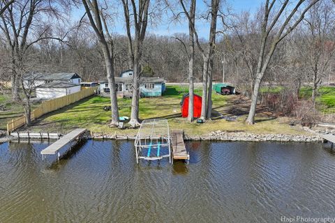 Single Family Residence in Antioch IL 25697 Highland Avenue.jpg