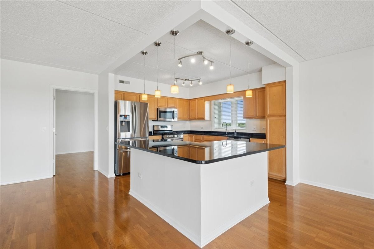 5555 N CUMBERLAND Avenue 710