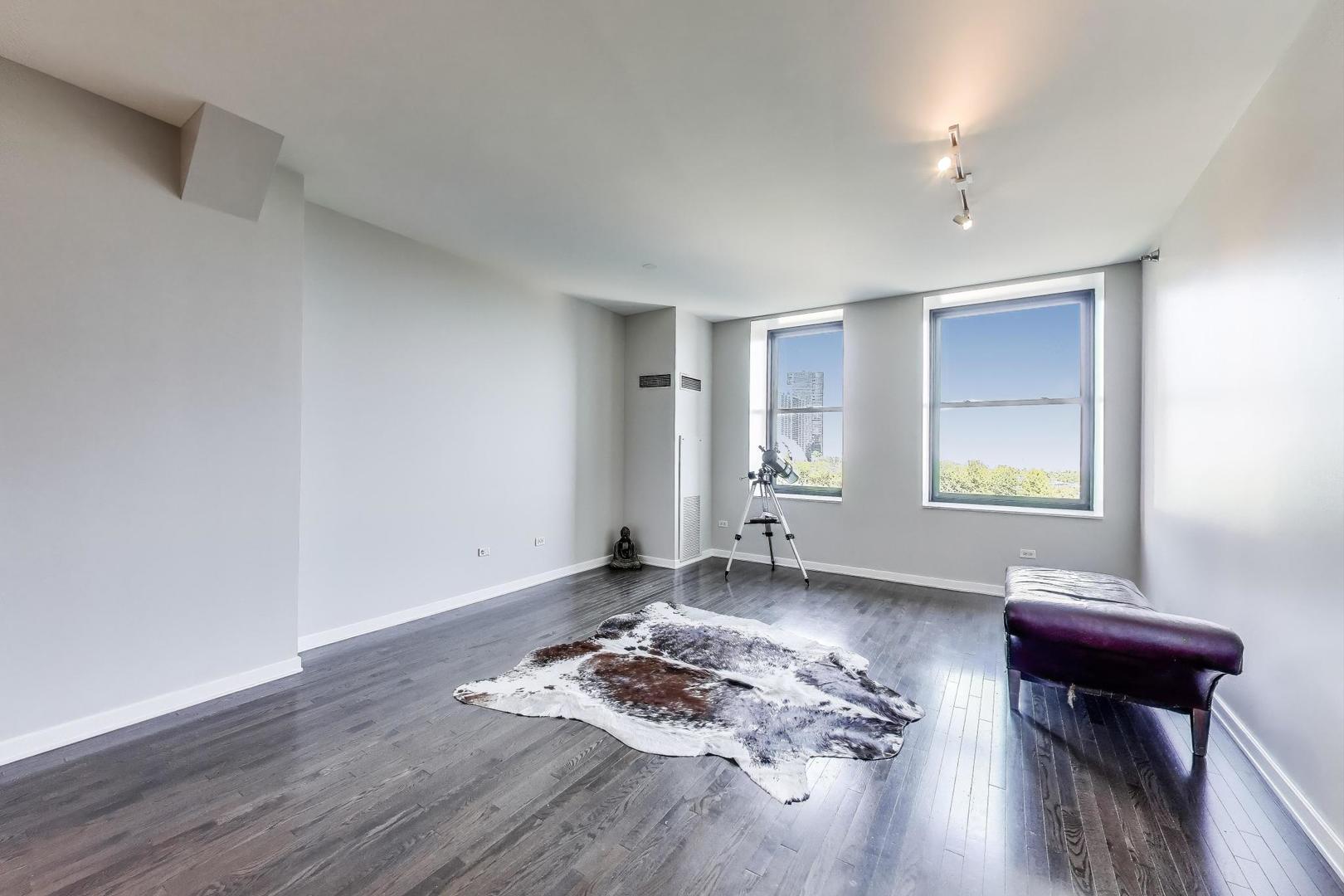 6 N Michigan Avenue 801