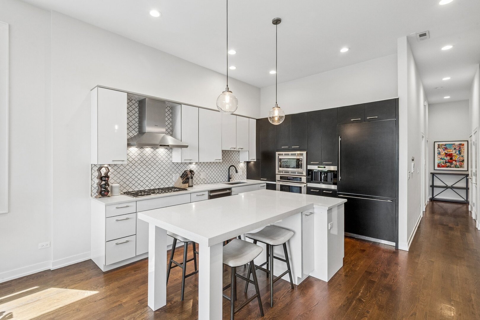 1536 W Walton Street 3