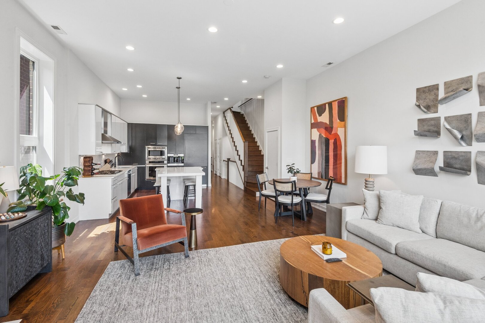 1536 W Walton Street 3