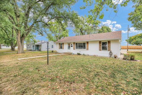 Photo of 917 TIMMONS Drive, Tuscola, IL 61953 (MLS # 12482234) Photo of 917 TIMMONS Drive, Tuscola, IL 61953 (MLS # 12482234)