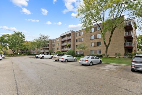 Photo of 945 E Kenilworth Avenue #312, Palatine, IL 60074 (MLS # 12492135)