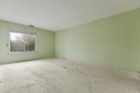 Tiny photo for 945 E Kenilworth Avenue #312, Palatine, IL 60074 (MLS # 12492135)