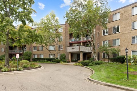 Tiny photo for 945 E Kenilworth Avenue #312, Palatine, IL 60074 (MLS # 12492135)