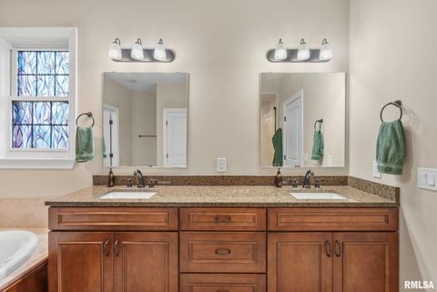 Tiny photo for 27 Blackstone Circle, Le Claire, IA 52753 (MLS # QC4269576)