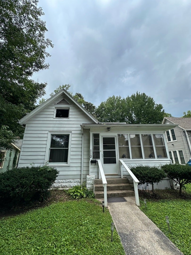 1109 W Walkup Avenue