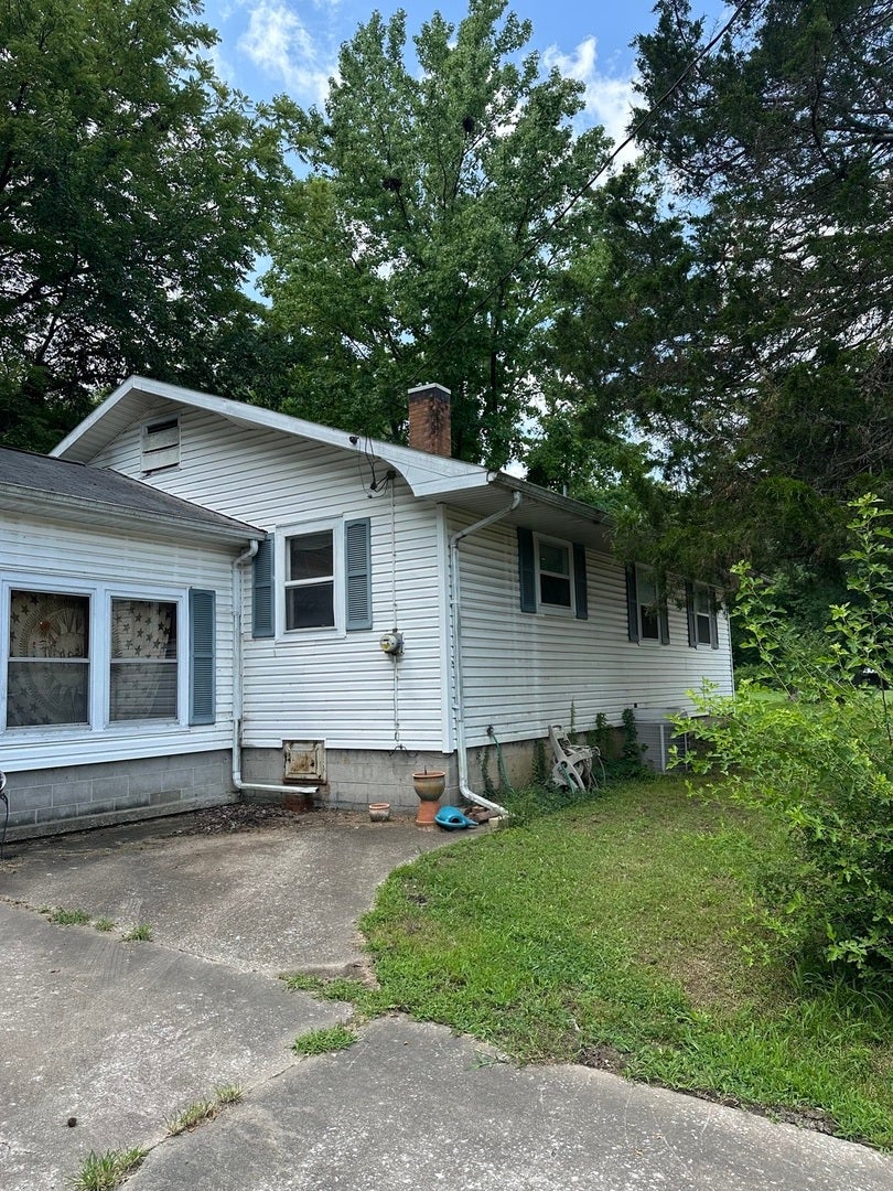 1109 W Walkup Avenue