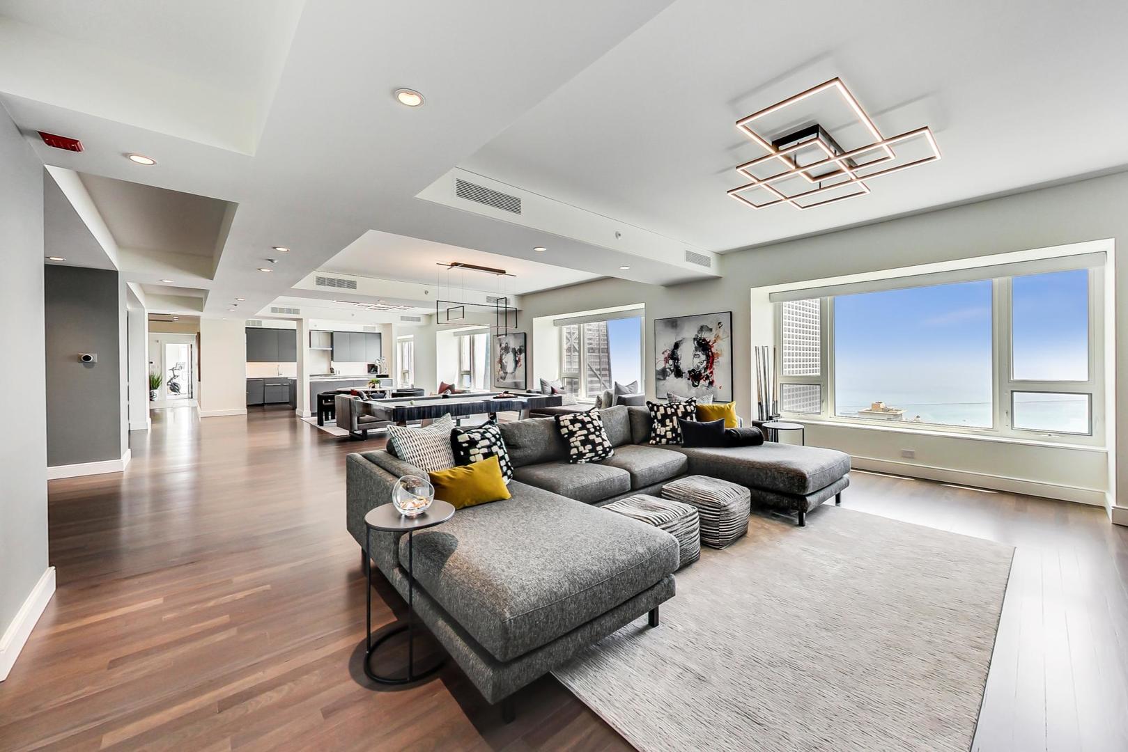 800 N MICHIGAN Avenue 4801