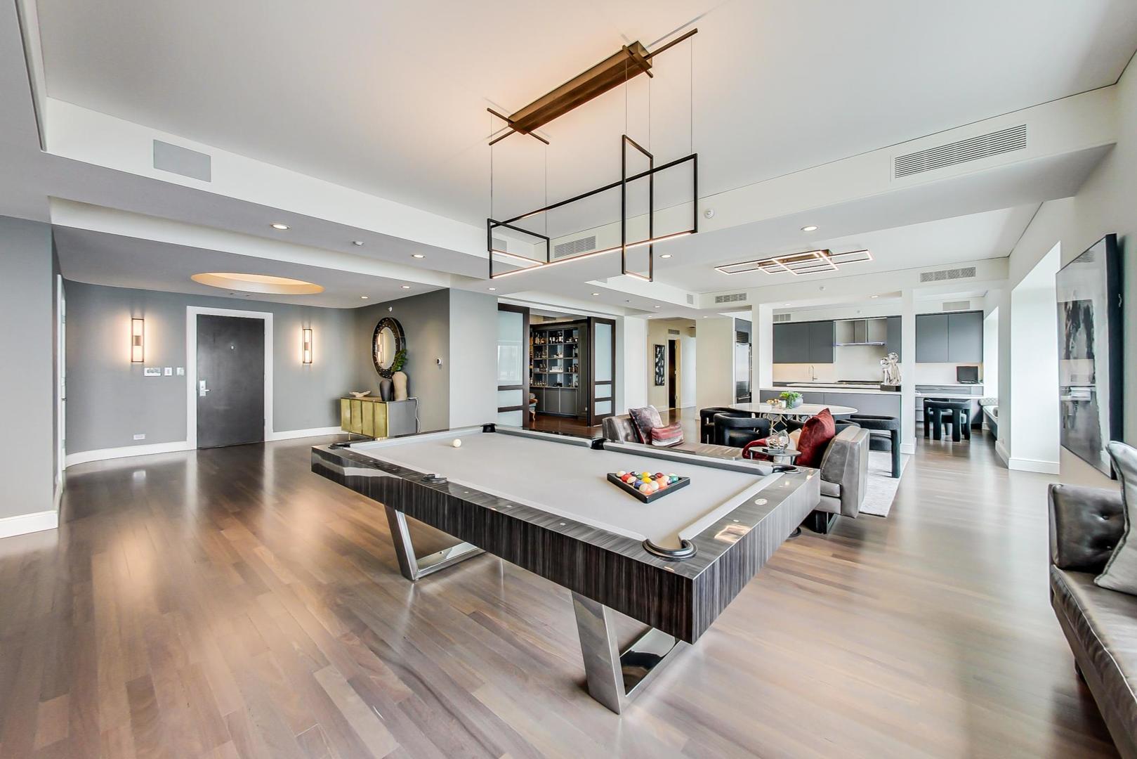 800 N MICHIGAN Avenue 4801