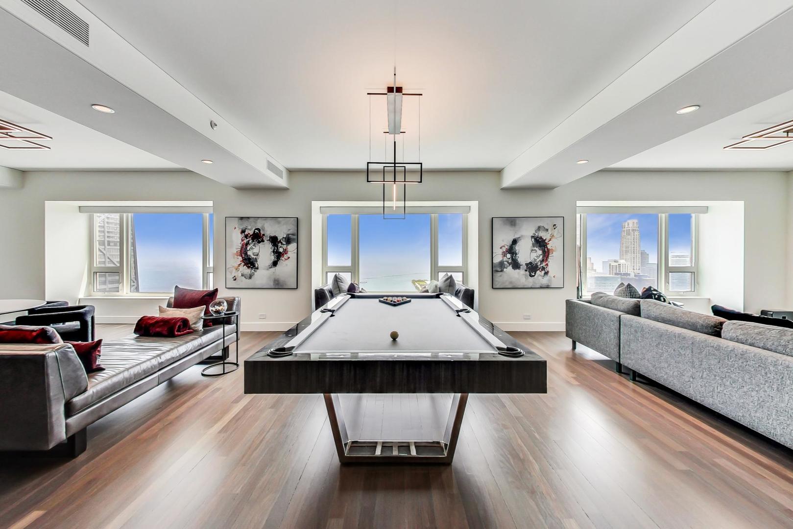800 N MICHIGAN Avenue 4801