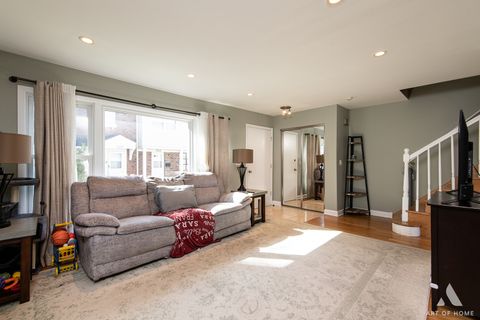 Tiny photo for 261 Montgomery Lane, Wood Dale, IL 60191 (MLS # 12486420)