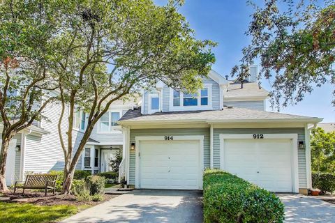 Tiny photo for 914 Prospect Court #914, Naperville, IL 60540 (MLS # 12449443)
