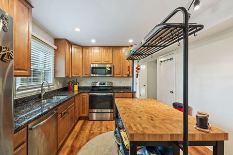 Tiny photo for 910 LONSDALE Road, Elk Grove Village, IL 60007 (MLS # 12438066)