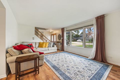 Tiny photo for 910 LONSDALE Road, Elk Grove Village, IL 60007 (MLS # 12438066)