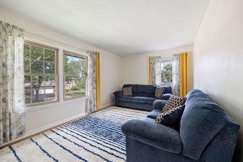 Tiny photo for 910 LONSDALE Road, Elk Grove Village, IL 60007 (MLS # 12438066)