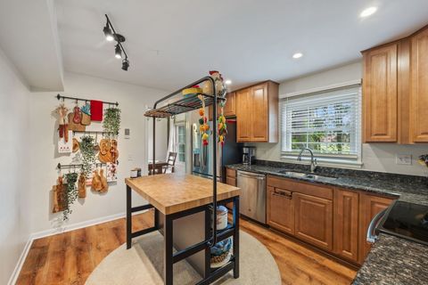 Tiny photo for 910 LONSDALE Road, Elk Grove Village, IL 60007 (MLS # 12438066)