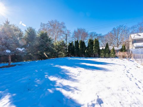 Tiny photo for 1110 S Gables Boulevard, Wheaton, IL 60189 (MLS # 12525761)