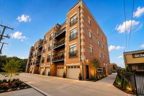 Tiny photo for 6425 W TOUHY Avenue #2C, Chicago, IL 60646 (MLS # 12732241)