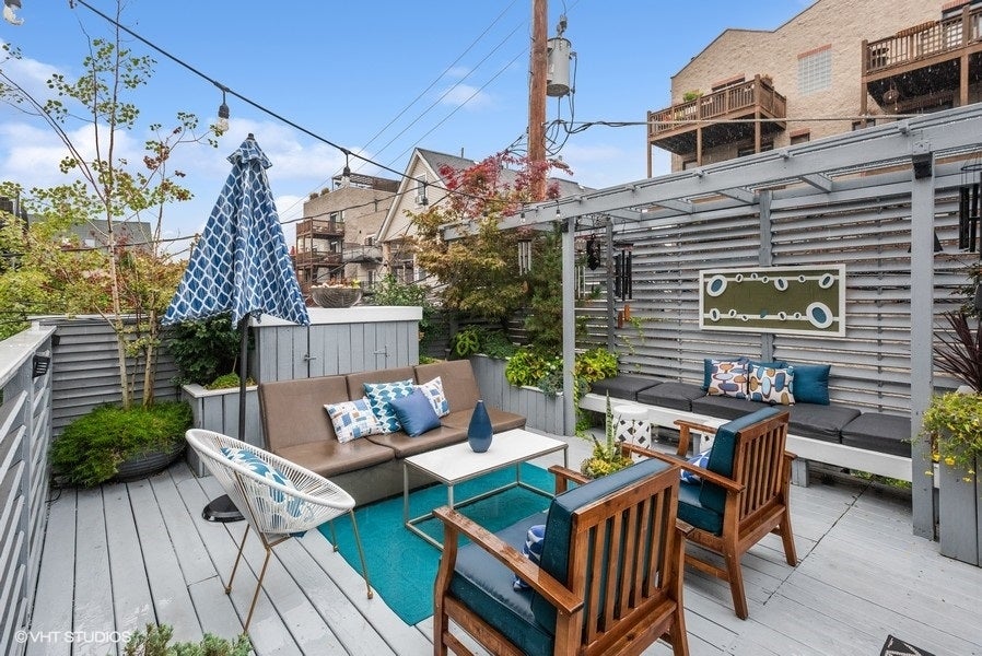 857 W Roscoe Street 2