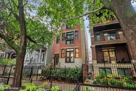 Photo of 857 W Roscoe Street #2, Chicago, IL 60657 (MLS # 12747391)
