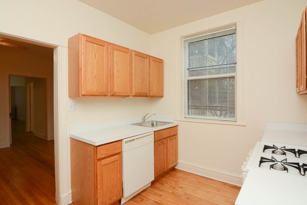 2443 W Sunnyside Avenue 1