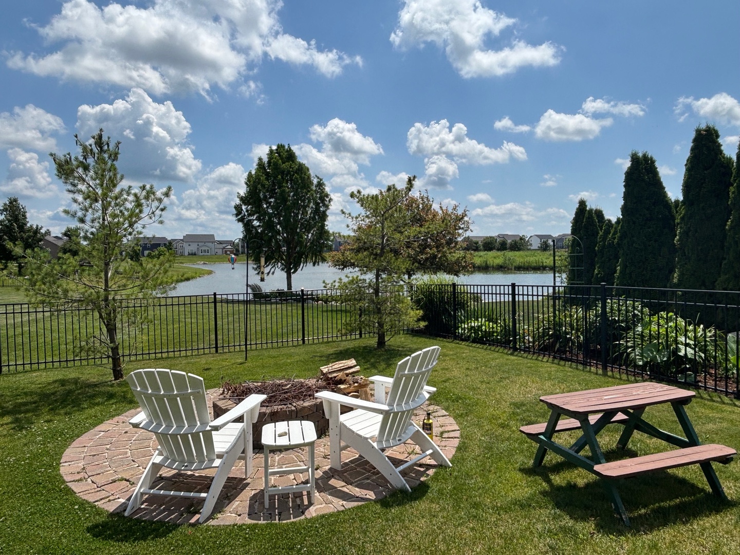 409 London Way