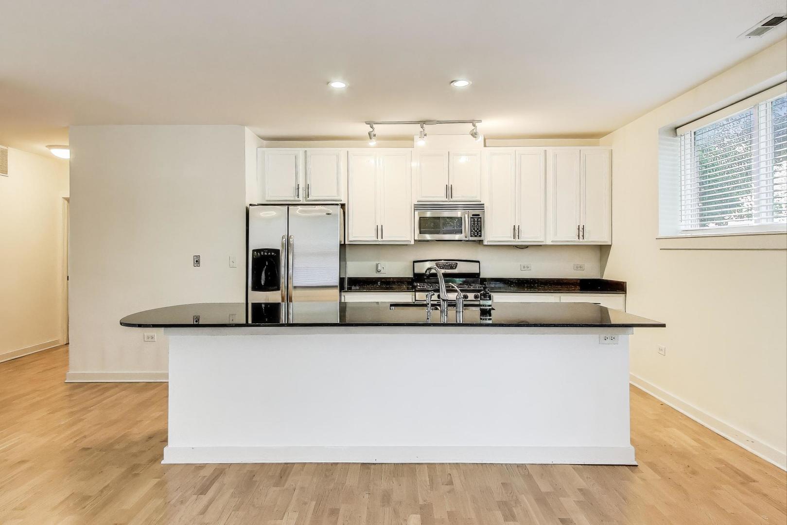 2235 W Maypole Avenue 101