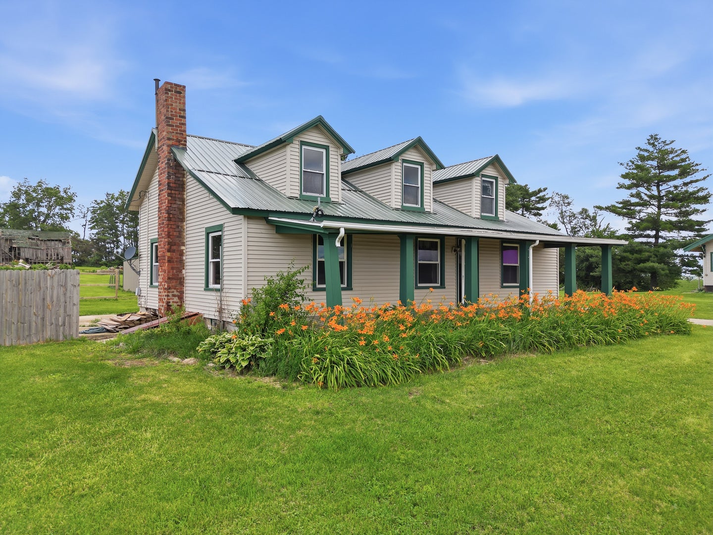 2283 E 2750th Street